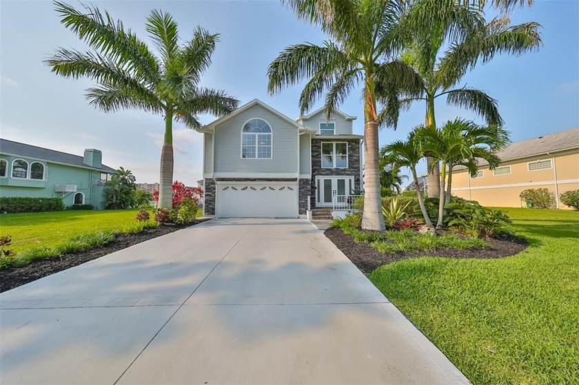 MINUTES TO THE GULF OF MEXICO BY BOAT. With its prime location - Beach Home for sale in New Port Richey, Florida on Beachhouse.com