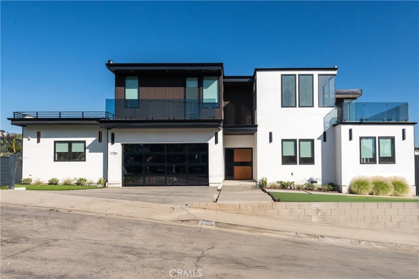 Introducing exquisite custom-built home, where modern luxury - Beach Home for sale in Manhattan Beach, California on Beachhouse.com