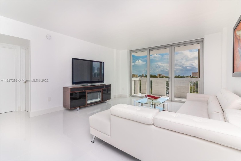 Modern tastefully-designed completely renovated and furnished 1 - Beach Condo for sale in Miami  Beach, Florida on Beachhouse.com
