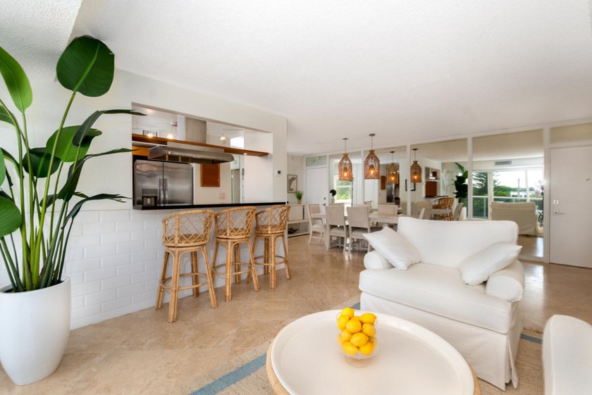 Elegantly updated condo steps from Fort Lauderdale Beach! - Beach Condo for sale in Fort Lauderdale, Florida on Beachhouse.com