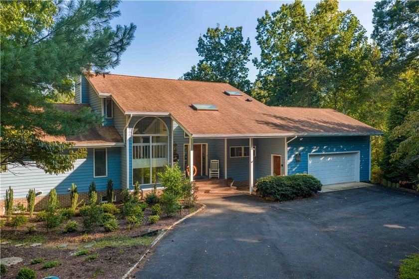 This is a special *FEEL GOOD* home with large living areas, but - Beach Home for sale in Hartfield, Virginia on Beachhouse.com