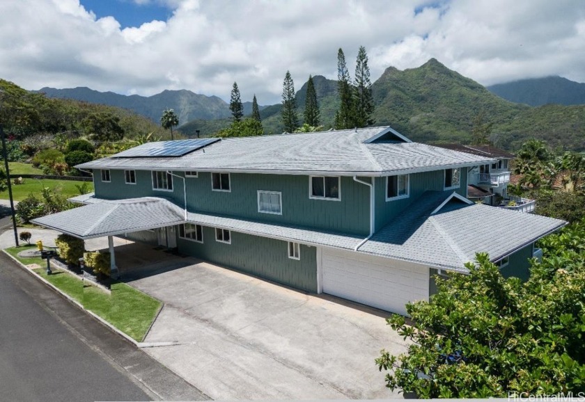 This beautiful, two homes in one style home, with a potential - Beach Lot for sale in Kailua, Hawaii on Beachhouse.com