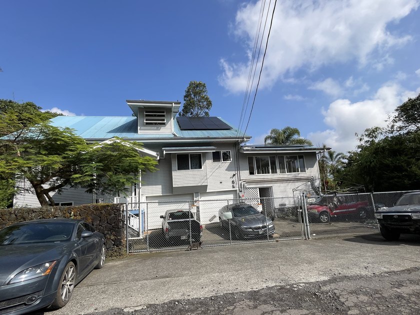 Investor opportunity in Pacific Paradise Mountain View Manor on - Beach Home for sale in Mountain View, Hawaii on Beachhouse.com