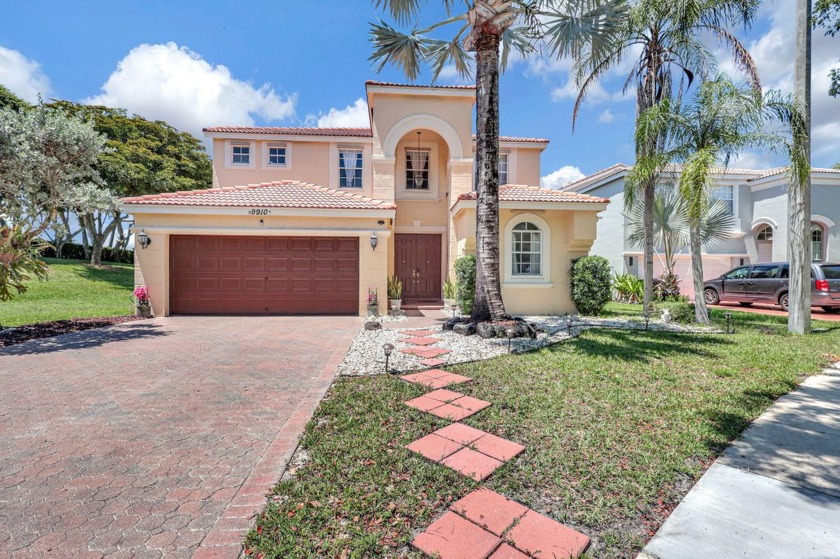 Beautiful meticulously maintained pool home with 5 BR & 3-1/2 - Beach Home for sale in Wellington, Florida on Beachhouse.com