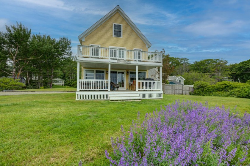 Sweet  3 bedroom, 2.5 level  year round  beach house completely - Beach Home for sale in Biddeford, Maine on Beachhouse.com