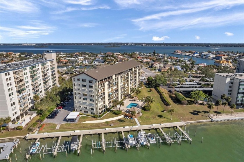 Seller says *Bring Offers*. Experience waterfront living at its - Beach Condo for sale in Clearwater Beach, Florida on Beachhouse.com