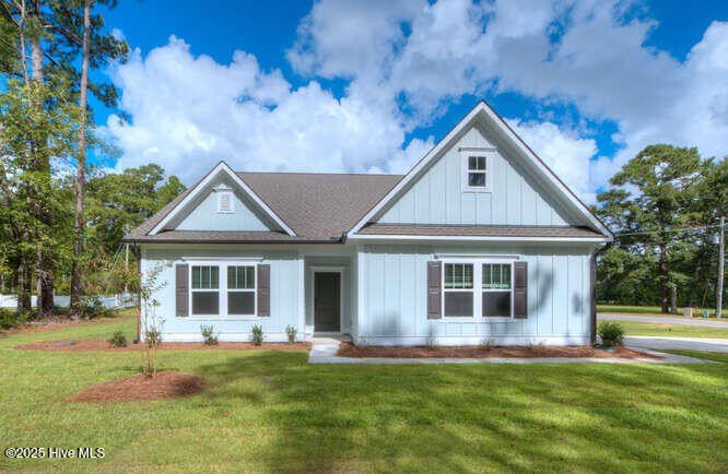 Quick Move-In Opportunity in Brierwood Estates! This beautifully - Beach Home for sale in Shallotte, North Carolina on Beachhouse.com
