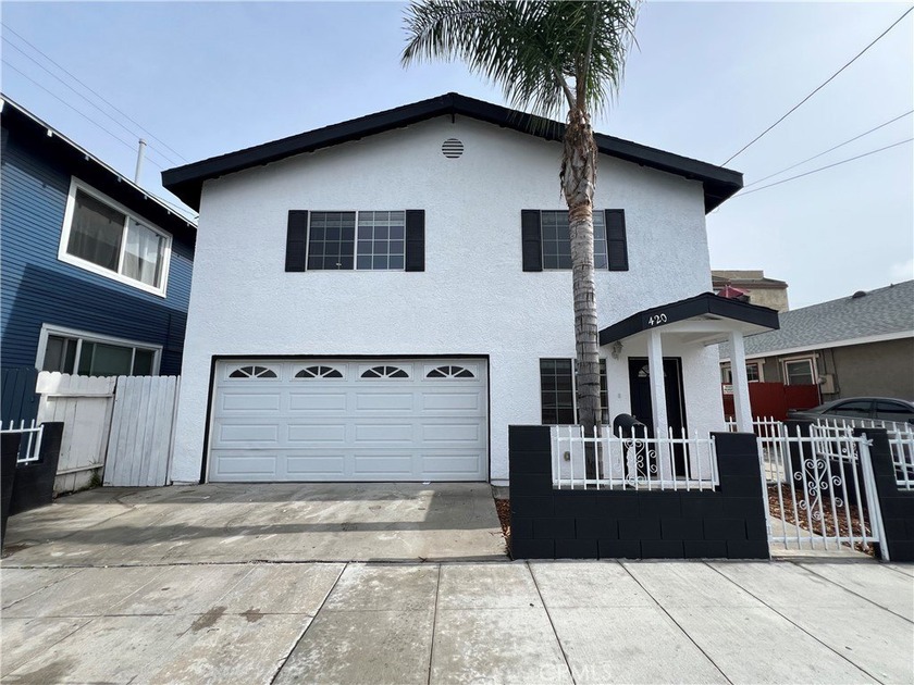 Welcome to 420 Cerritos Ave, Long Beach, CA 90802 -- a spacious - Beach Home for sale in Long Beach, California on Beachhouse.com