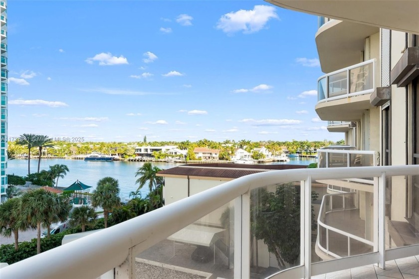 Experience luxurious living in this beautiful condo with - Beach Condo for sale in Aventura, Florida on Beachhouse.com