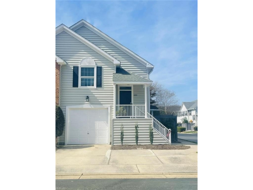 Beautiful Townhome-style Condo. Attached one-car garage and a - Beach Condo for sale in Virginia Beach, Virginia on Beachhouse.com