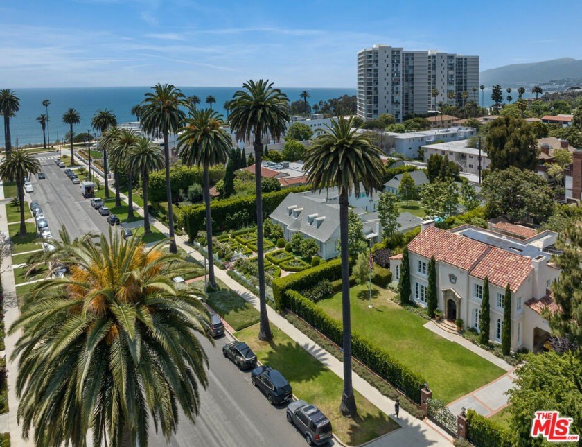 Situated on one of the most picturesque streets in Santa - Beach Home for sale in Santa Monica, California on Beachhouse.com