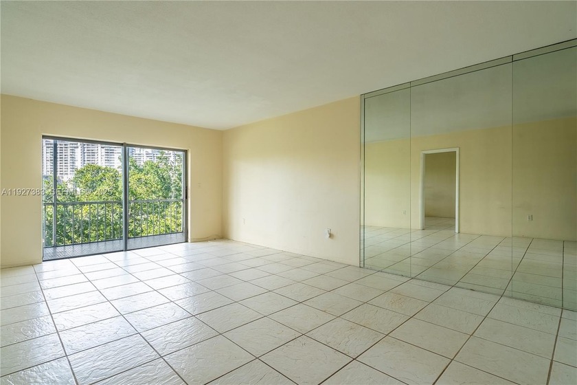 THE BEST PRICE IN POINT EAST CONDO.   ONE BEDROOM, ONE BATHROOM - Beach Condo for sale in Aventura, Florida on Beachhouse.com