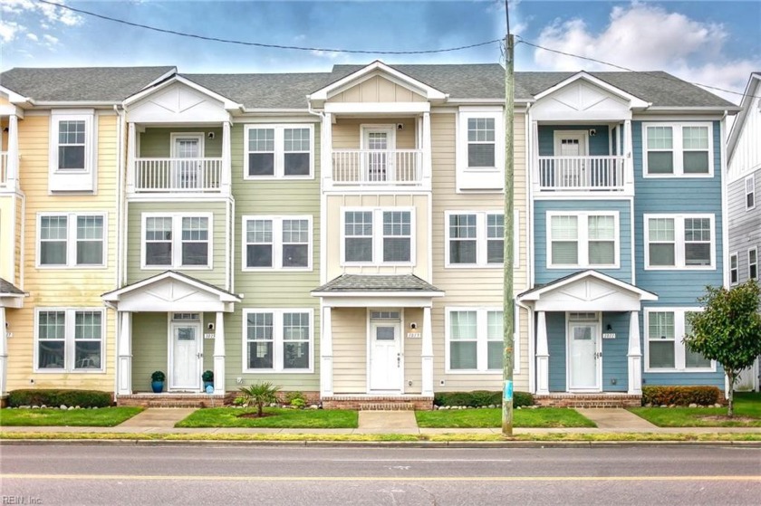 This beautifully maintained townhouse is located directly across - Beach Townhome/Townhouse for sale in Norfolk, Virginia on Beachhouse.com