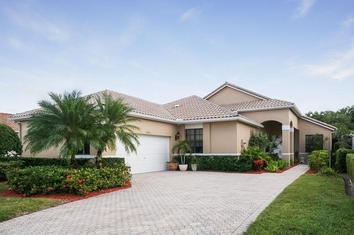 Beautiful Windsor Model Dover Home Located in Wycliffe Golf & - Beach Home for sale in Lake Worth, Florida on Beachhouse.com