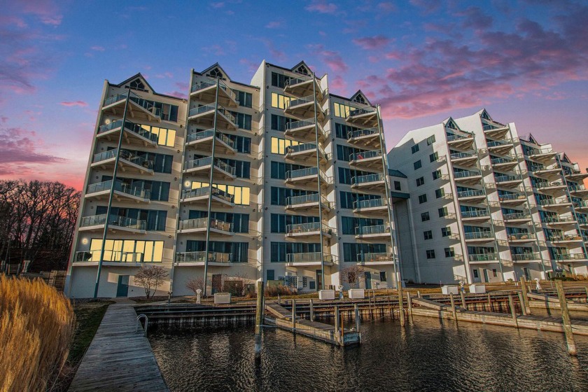 This stunning corner unit, E#304, on Muskegon Lake offers a - Beach Condo for sale in Muskegon, Michigan on Beachhouse.com
