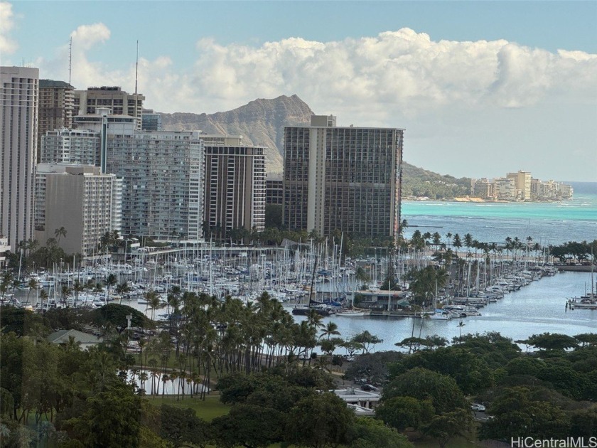 Nothing gets in way between your and panoramic Pacific Ocean ! - Beach Condo for sale in Honolulu, Hawaii on Beachhouse.com