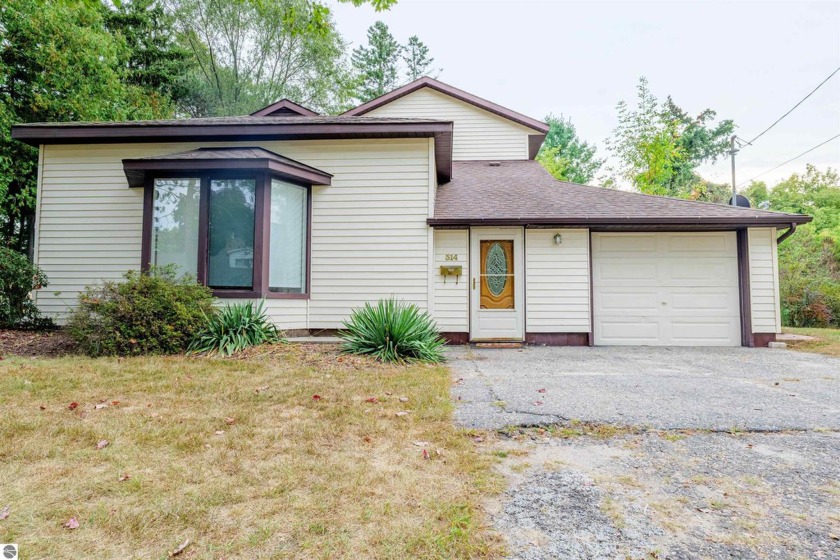 Beautiful home in the heart of East Tawas! 1800 square feet - Beach Home for sale in East Tawas, Michigan on Beachhouse.com