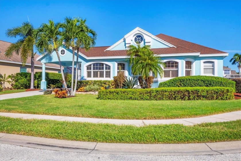 Fantastic Value on the Water in The Inlets! Live the ultimate - Beach Home for sale in Bradenton, Florida on Beachhouse.com
