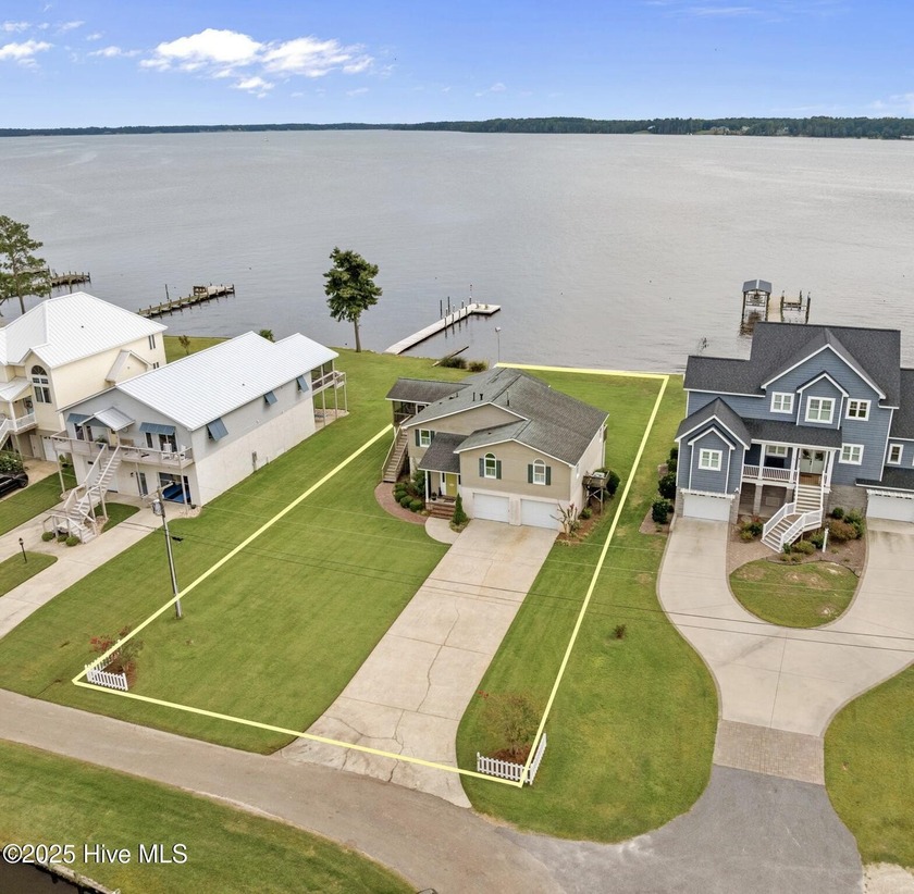 Discover waterfront living at its best at 68 Canal Lane in - Beach Home for sale in Washington, North Carolina on Beachhouse.com