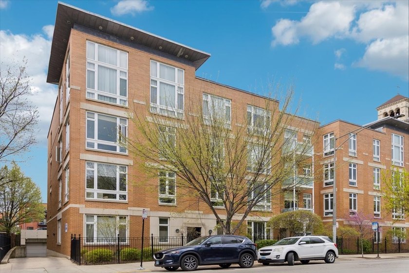 Designed by the acclaimed Booth Hansen architectural firm, this - Beach Condo for sale in Chicago, Illinois on Beachhouse.com