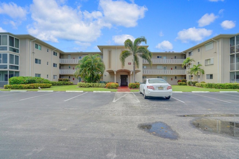 Wow, what a view!!!First floor, middle of the lake viewe enjoy - Beach Condo for sale in Lake Worth, Florida on Beachhouse.com