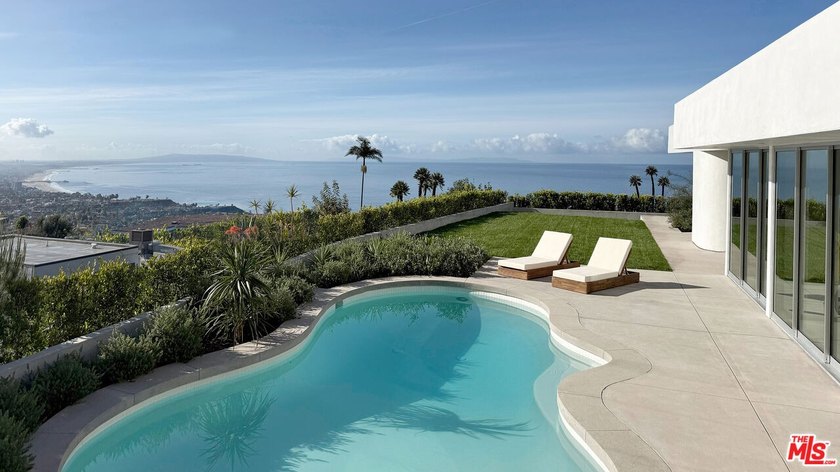 There are homes with views, and then there are homes built - Beach Home for sale in Pacific Palisades, California on Beachhouse.com