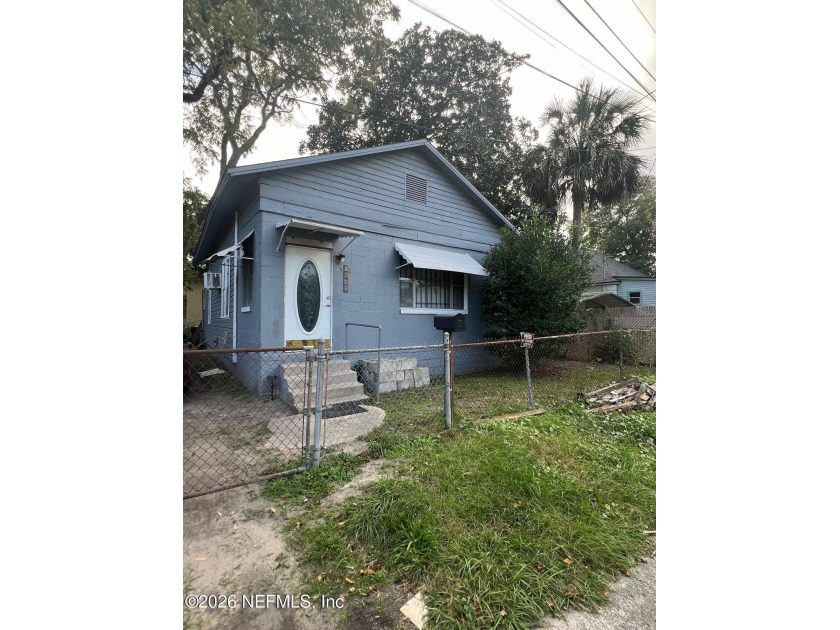 Charming fixerupper with huge upside! This property offers an - Beach Home for sale in Jacksonville, Florida on Beachhouse.com