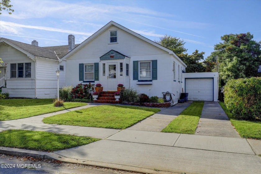 Charming Bungalow at 110 Parkway, Point Pleasant Beach.Offered - Beach Home for sale in Point Pleasant Beach, New Jersey on Beachhouse.com