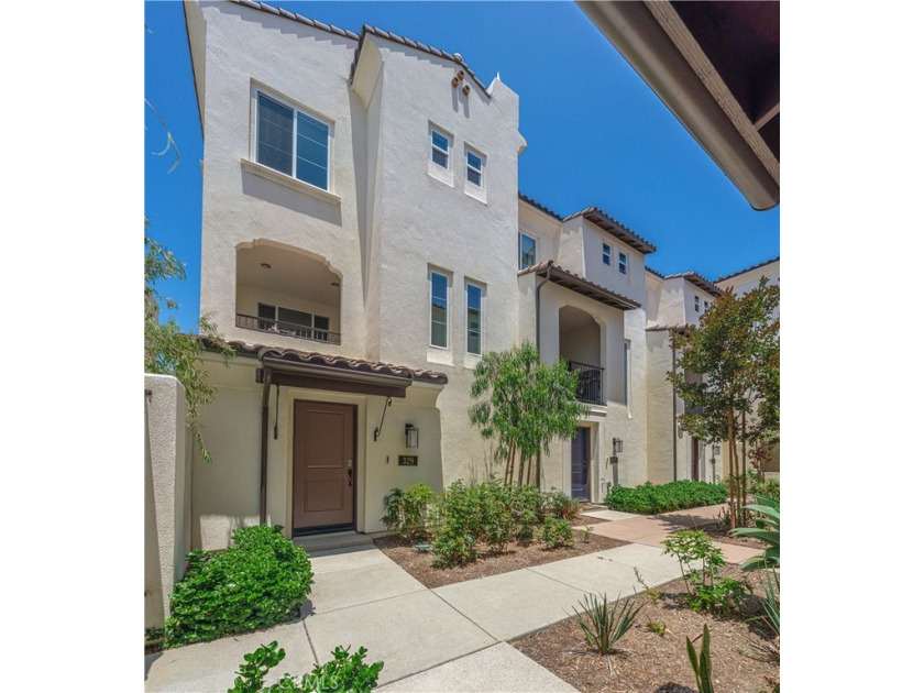 Constructed in 2020 by Olson Homes, this premium end unit is - Beach Condo for sale in Costa Mesa, California on Beachhouse.com