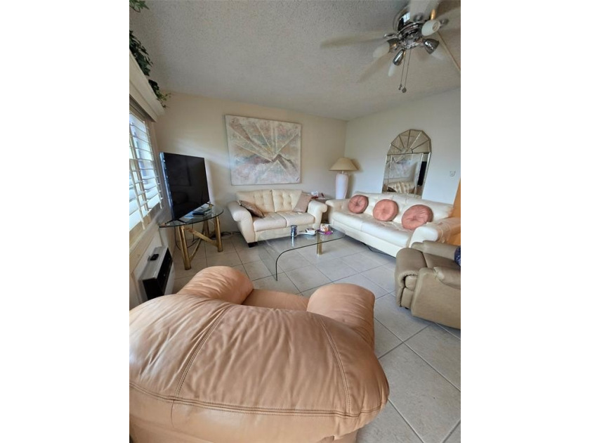 1/1.5 condo  on the ground  floor looking to the greenary - Beach Condo for sale in Deerfield Beach, Florida on Beachhouse.com