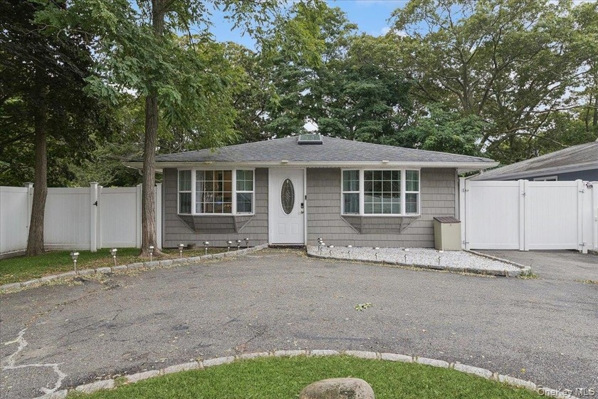 Welcome to 7 Pine Tree Drive, a cozy and stylish 3-bedroom - Beach Home for sale in Shirley, New York on Beachhouse.com