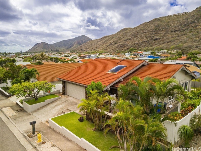 Beautifully maintained 4 bedroom, 3 bath home featuring high - Beach Home for sale in Honolulu, Hawaii on Beachhouse.com