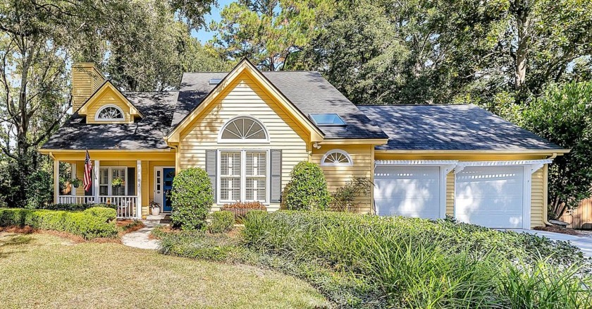 Charming, coastal, and updated this 3bd/2.5bth Snee Farm cottage - Beach Home for sale in Mount Pleasant, South Carolina on Beachhouse.com