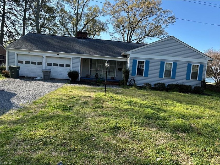 Beautiful waterfront home with a large kitchen, newer gas stove - Beach Home for sale in Hampton, Virginia on Beachhouse.com