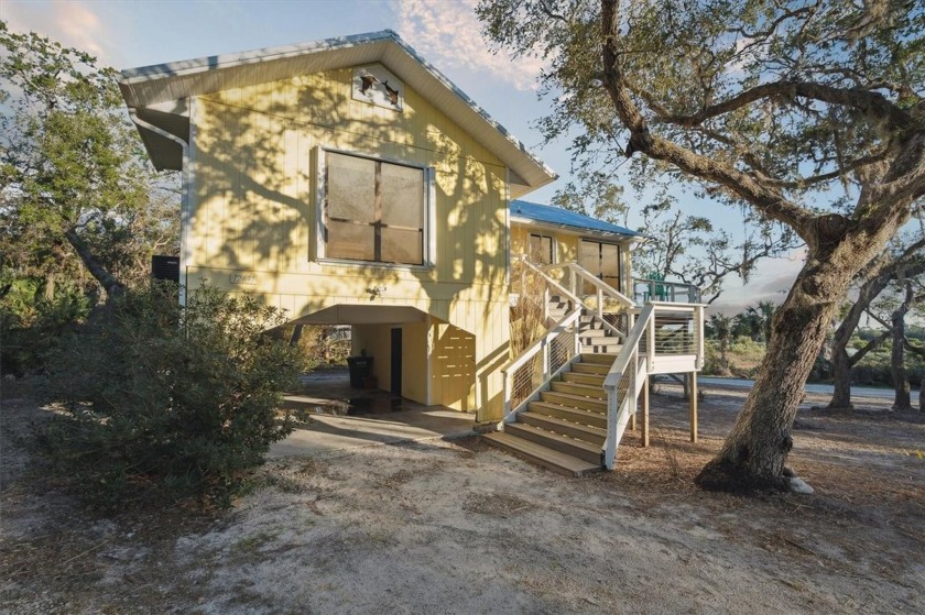 Welcome to the Sun Kissed Tree House in Cedar Key! Discover the - Beach Home for sale in Cedar Key, Florida on Beachhouse.com