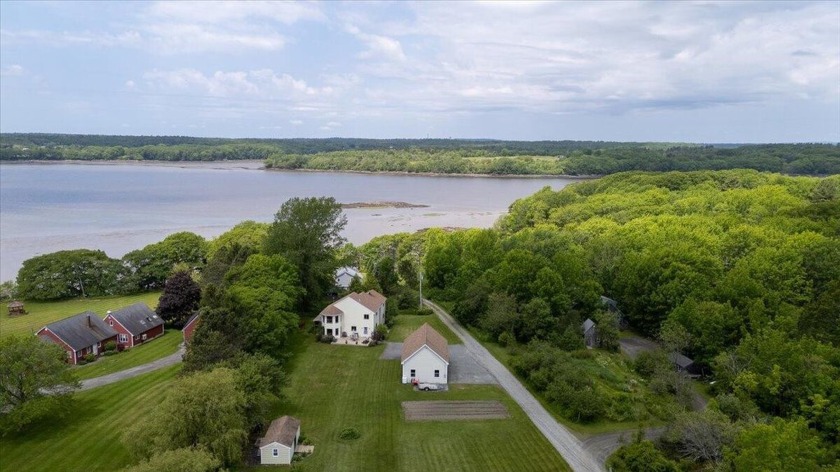 This meticulously maintained home is in a secluded neighborhood - Beach Home for sale in South Thomaston, Maine on Beachhouse.com