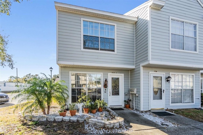 Welcome home! This beautifully well-maintained 2 bedroom, 2.5 - Beach Townhome/Townhouse for sale in Largo, Florida on Beachhouse.com