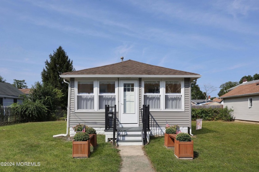 Prime investment or starter home opportunity in Middletown, NJ! - Beach Home for sale in North Middletown, New Jersey on Beachhouse.com