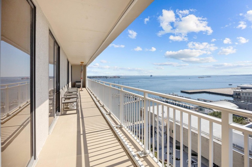 SPECTACULAR RARE 3 BEDROOM CORNER DOCKSIDE HIGH FLOOR - Beach Home for sale in Charleston, South Carolina on Beachhouse.com