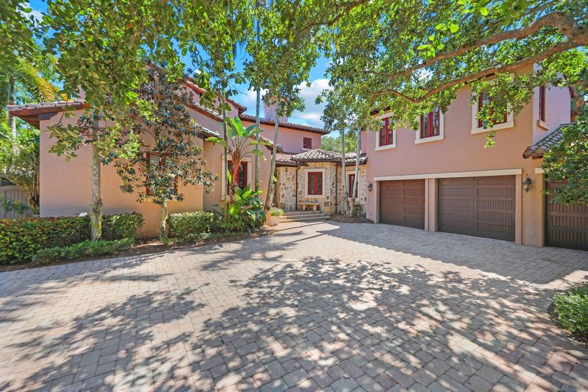 Experience casual sophistication in this exceptional 4-bedroom - Beach Home for sale in Jupiter, Florida on Beachhouse.com