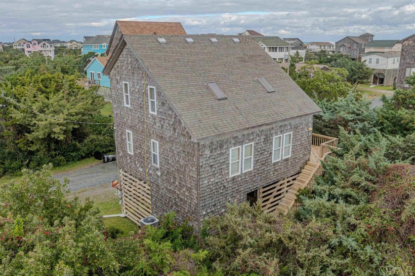 Nestled in the heart of Avon, Siren's Song is a delightful - Beach Home for sale in Avon, North Carolina on Beachhouse.com