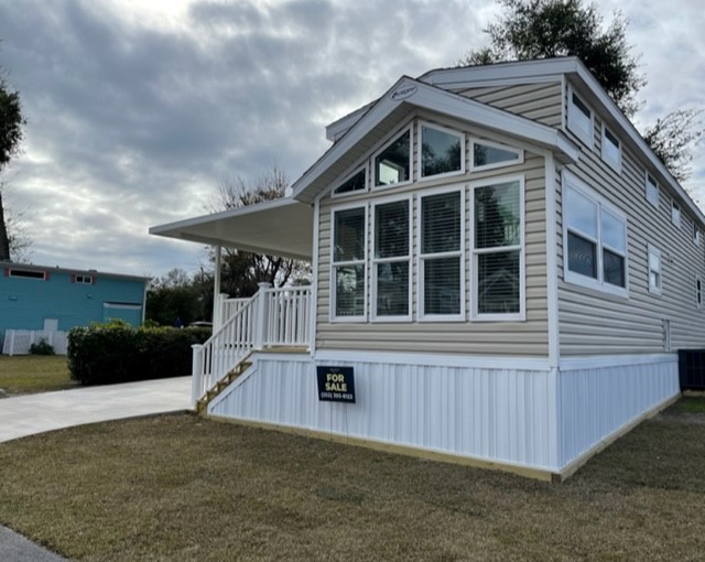 New 2023 furnished cozy home. Perfect for your families weekend - Beach Home for sale in Cedar Point, North Carolina on Beachhouse.com