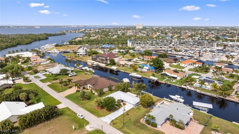 DIRECT - DEEP WATER River and Gulf of Mexico Access tucked away - Beach Home for sale in Fort Myers, Florida on Beachhouse.com