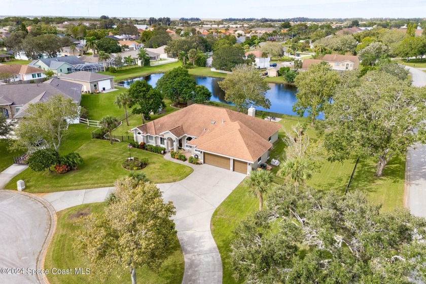 Rare Find! Stunning 4/2.5 home on over 1 acre with lake views - Beach Home for sale in Rockledge, Florida on Beachhouse.com