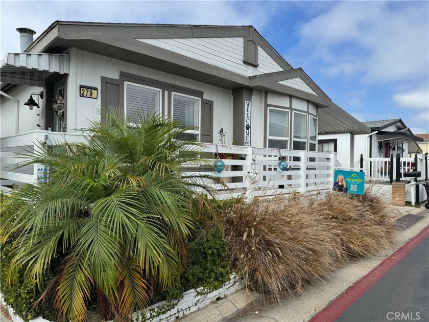 Welcome to this stunning *Coastal Chic Beach House* You will - Beach Home for sale in Huntington Beach, California on Beachhouse.com