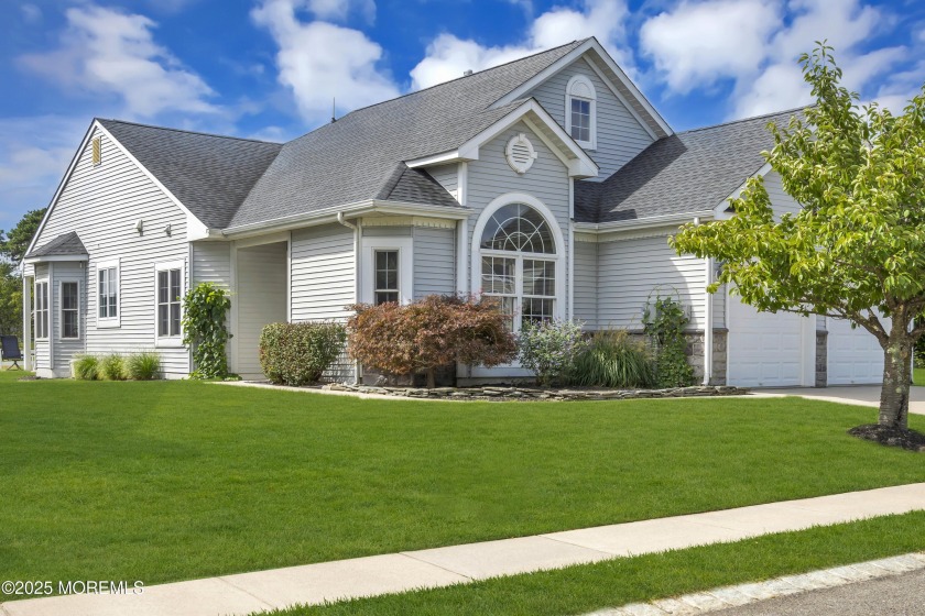 GOLF COURSE LOCATION - AUGUSTA MODEL WITH SUNROOM. THIS - Beach Home for sale in Waretown, New Jersey on Beachhouse.com
