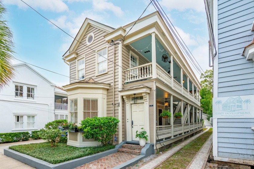 This beautiful first floor condominium exudes charming historic - Beach Home for sale in Charleston, South Carolina on Beachhouse.com