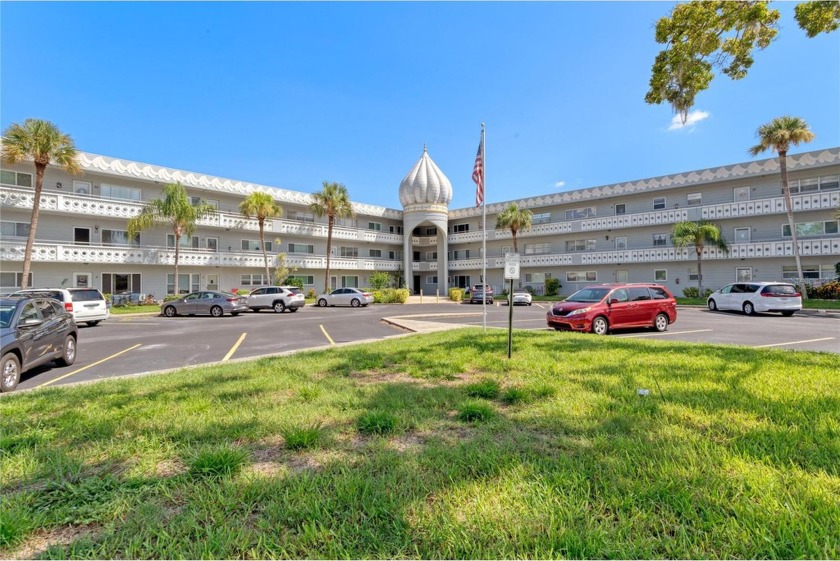 Welcome to a lovely updated 1400 square foot third floor condo - Beach Condo for sale in Clearwater, Florida on Beachhouse.com