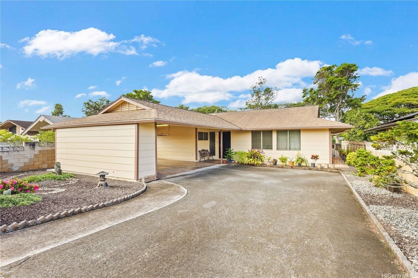 Incredible opportunity in the rarely available and highly - Beach Home for sale in Mililani, Hawaii on Beachhouse.com