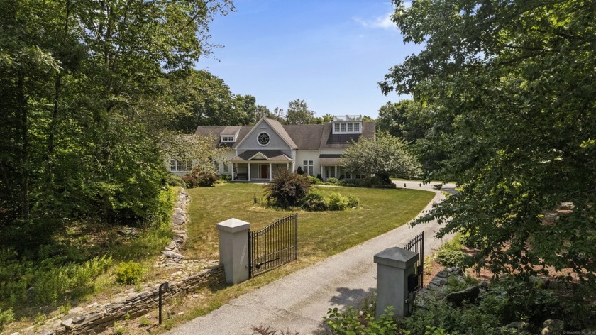 STUNNING COUNTRY ESTATE. Drive back off the road through private - Beach Home for sale in Stonington, Connecticut on Beachhouse.com